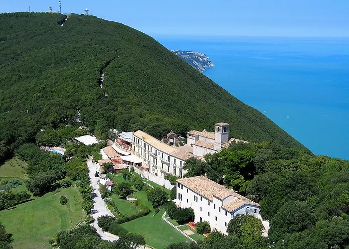 Hotel con piscina: Hotel Monteconero